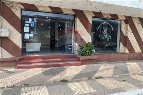 Alquilo local comercial en avenida 5ta y morelos