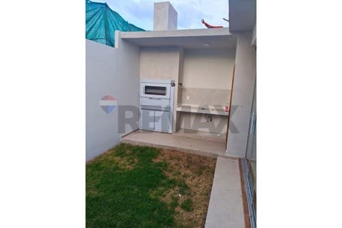 ¡Moderno dúplex en Luque con quincho y terraza! — foto 1