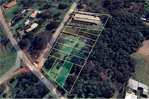 Amplio lote a pasos del circuito comercial - venta