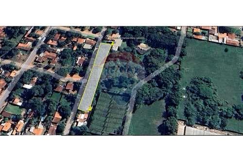Venta amplio terreno en Luque
