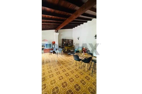 Amplia casa en venta