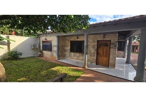 Amplia y cómoda residencia en Alquiler en Lambaré — foto 3