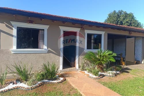 Casa amoblada en km 8 acaray barrio san juan — foto 5