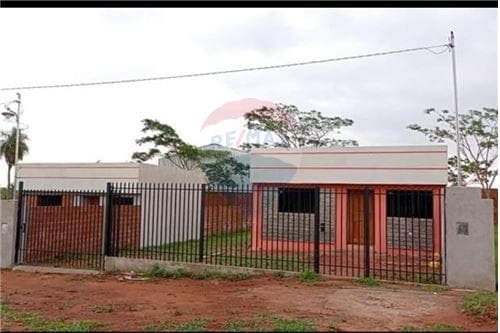 Casa a estrenar en J. A. Saldivar Bº Mbocayaty