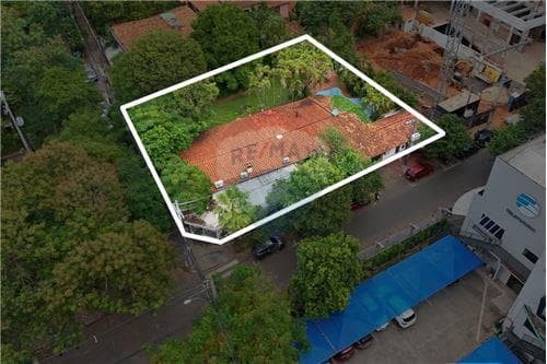 esquina de 1076 m2 en Villa Morra, foto 3