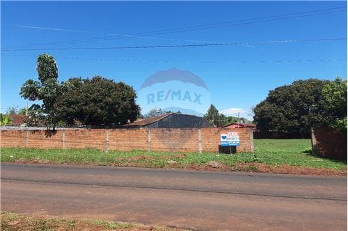 Terreno b´ santa librada sobre asfalto nuevo — foto principal