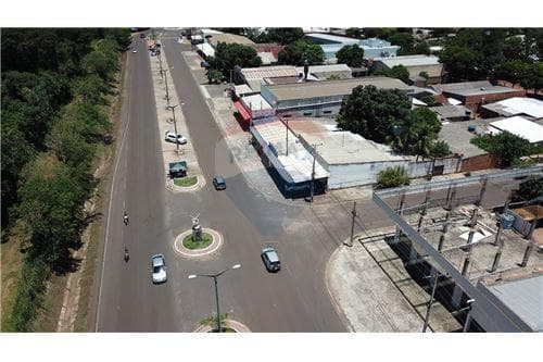 Salón Comercial sobre Avda Itaipú, Salto del Guair