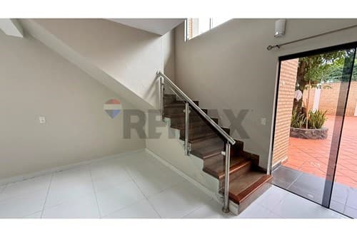 Hermosa casa en venta en barrio primavera, foto 3