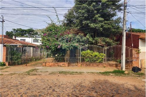 Vendo Terreno con casa a demoler o refaccionar
