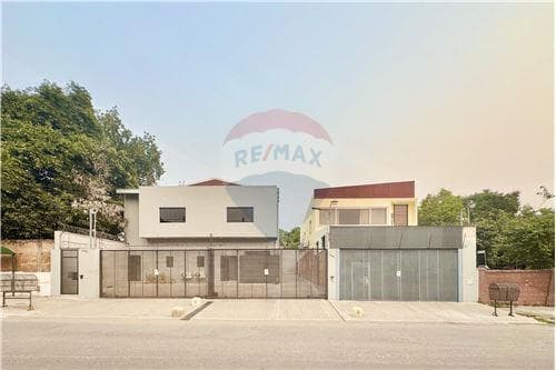 Lujosa vivienda + deposito en republicano — foto 1