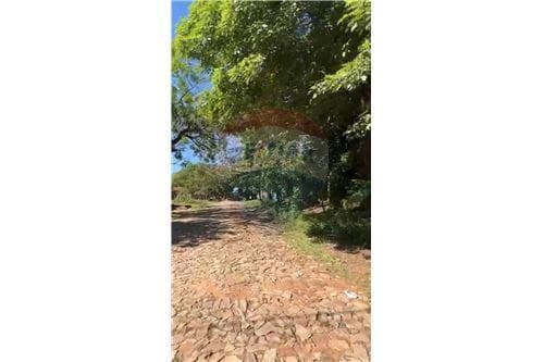 Venta de Terreno en Esquina Mariano R Alonso
