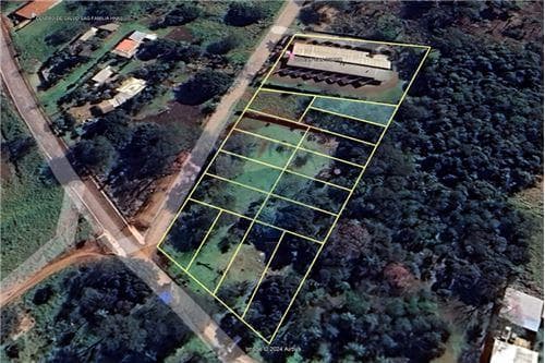 Amplio lote a pasos del circuito comercial - venta