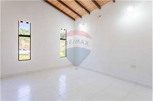 Casa en Luque b° ita angua — foto 3