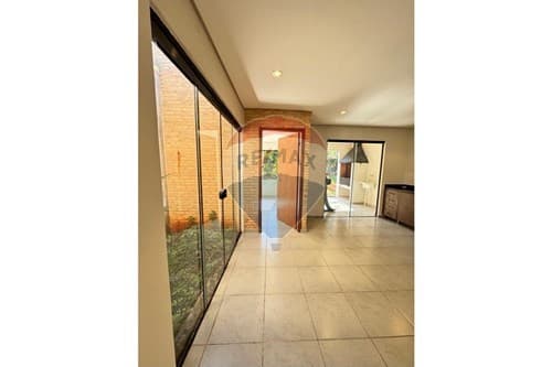 Casa Acogedora en Venta en Luque