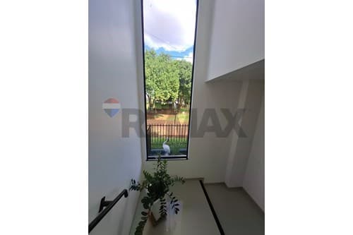 Casa en Alquiler: 2 Pisos en Nueva Esperanza, foto 3