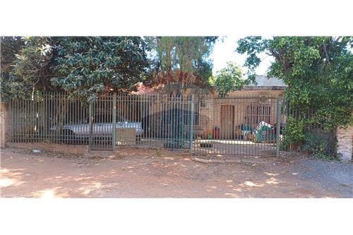Vendo terreno con casa a remodelar en laurelty