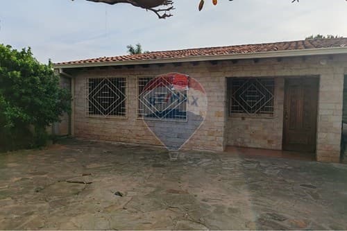 En venta amplia vivienda en loma merlo Luque — foto 3