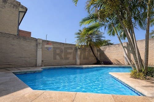 Amplia residencia en zona tranquila y residencial