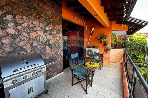 En venta casa céntrica con locales comerciales!! — foto 3