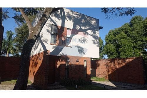 Vendo duplex en condominio Jardines de loma Merlo