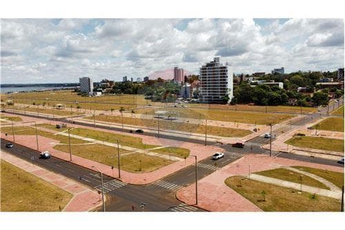Terreno con local comercial y loza — foto 2
