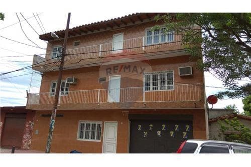 Vendo amplio depósito con oficinas y sótano