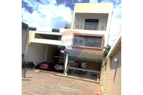 Local / showroom con departamentos — foto 2