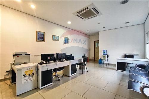 Amplia residencia para oficina sobre gral. Santos! — foto 4