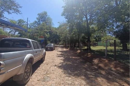 Vendo casa con salones comerciales en San Lorenzo