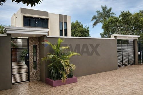 Venta – amplia casa en Encarnación. Barrio la paz