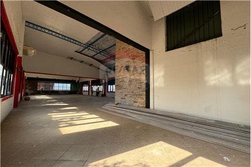 Vendo edificio de 4 plantas en pettirossi zona m4