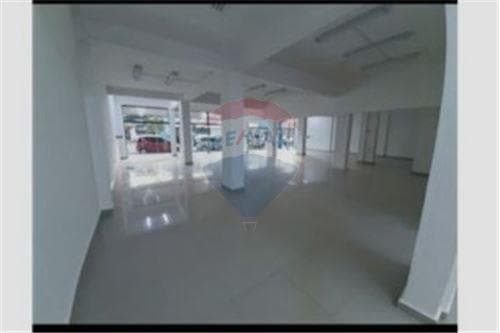Amplio salon comercial pleno centro de Encarnacion — foto 2