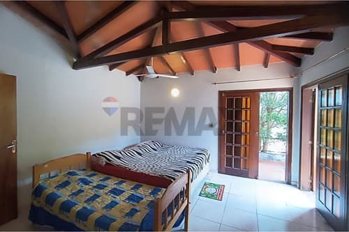 Casa de 5 dormitorios en esquina - Fernando Sur