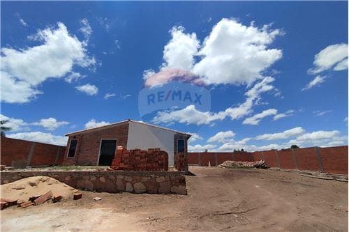 Vendo Casa nueva a terminar, Ypacarai con 741m2