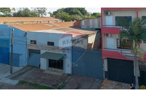 Depósito con Showroom en Venta
