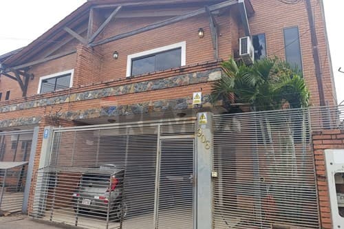 En venta duplex de cuatro dormitorios en Luque, foto 2