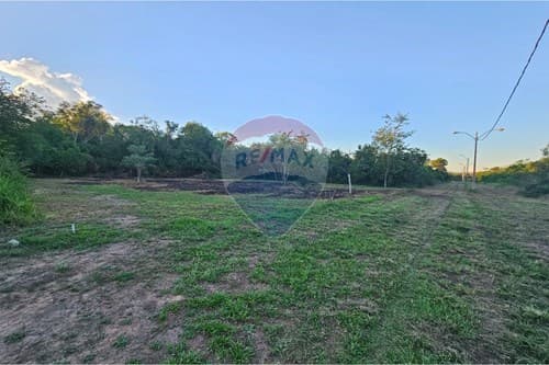 ¡Terreno en Ypacaraí: 375 m² para tu hogar!