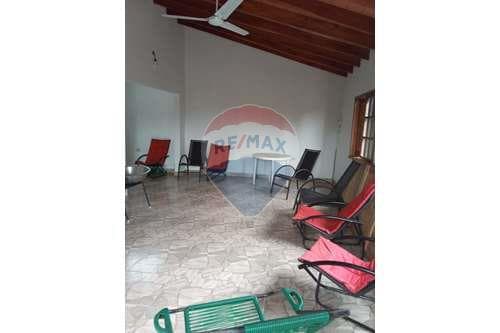 De hermosa casa con negocio — foto 2