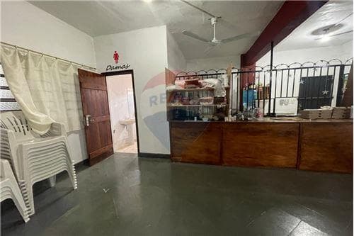 Amplia propiedad comercial en venta — foto 4