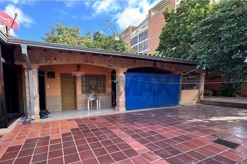 Casa en ubicación estratégica Barrio Herrera!, foto 2