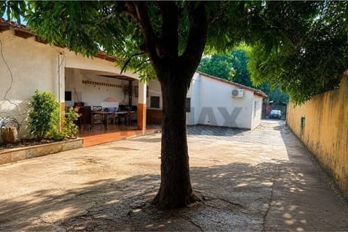 ¡Inversión ideal: Casa + Local en Luque! — foto 2