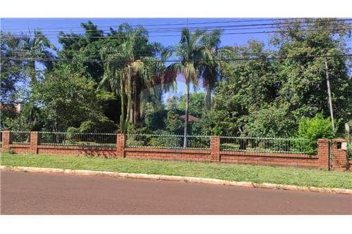 Residencia en amplio terreno en centro de hohenau — foto 3