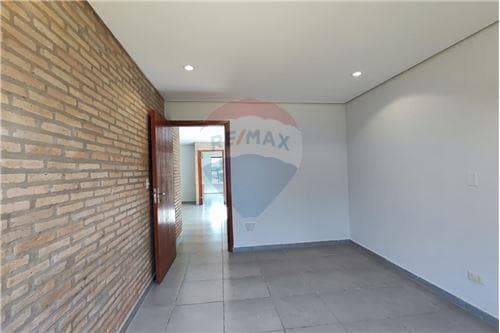 Dúplex a estrenar en Luque, urbanización Terra 1