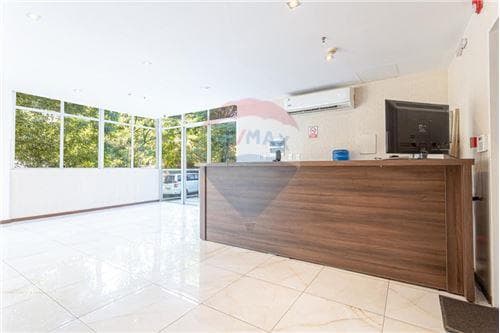 En venta monoambiente y cochera amoblado/equipado — foto 1