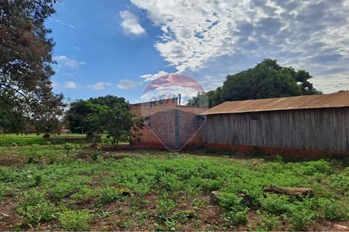 Terreno con casa km 12 acaray
