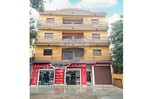 Edificio 4 pisos en Villa Elisa, zona comercial