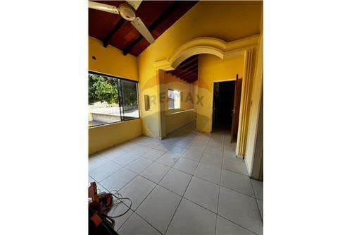 En venta hermosa casa en lambare