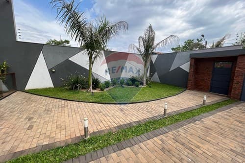 Casa en Venta: Elegancia Moderna en Cambyretá — foto 3