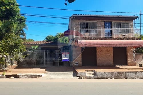 Casa con Salón Comercial en Venta, Lambaré