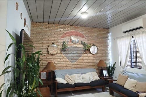 Vendo Dúplex 3 Niveles – B° Santa María, Asunción